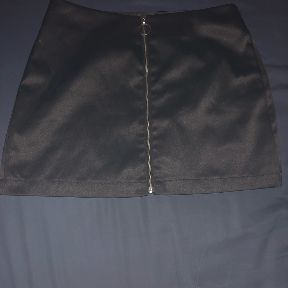 Black silky mini skirt!